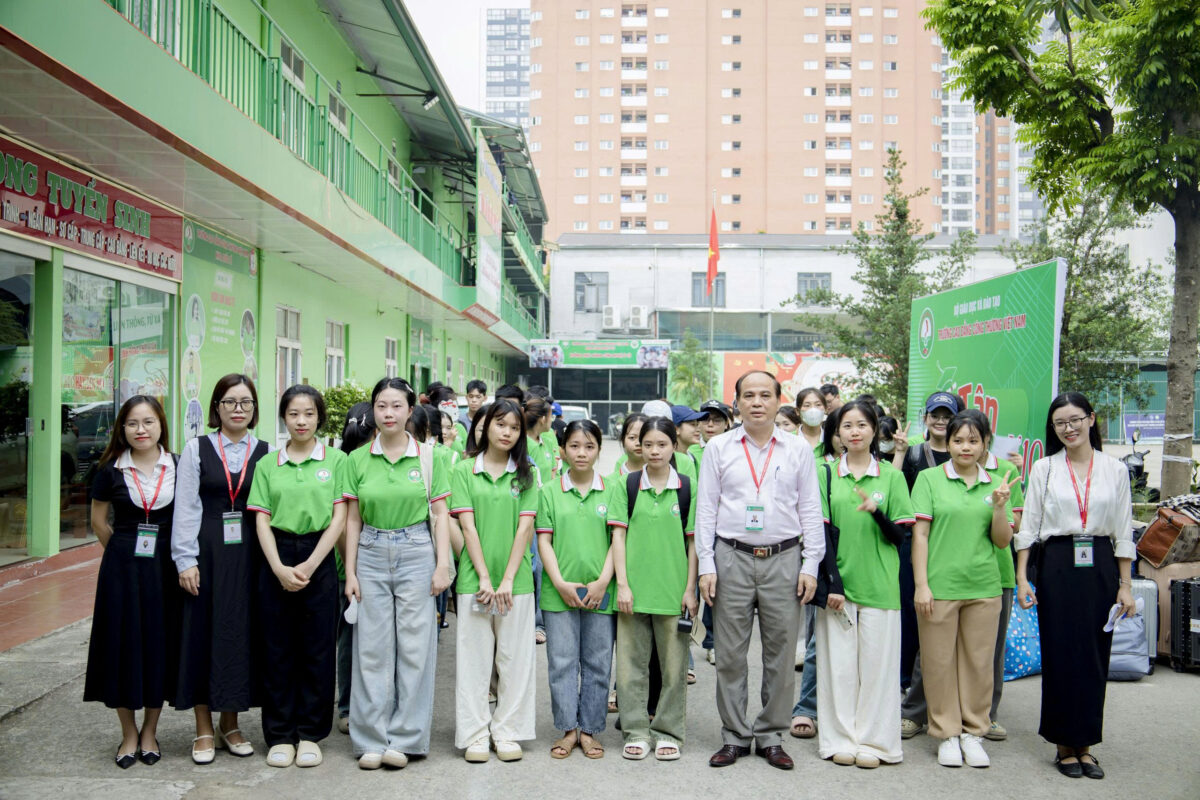 sinh viên ngành tiếng trung thực tập