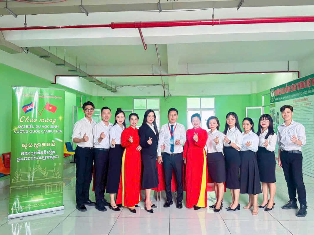 giao lưu cùng campuchia